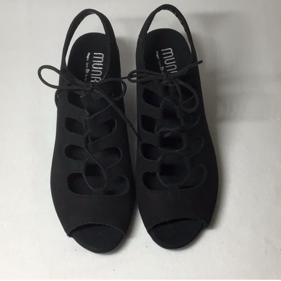 Munro | NIB | Jillie Black Nubuck Cutout Lace Up Heels | sz 9M - Picture 2 of 7